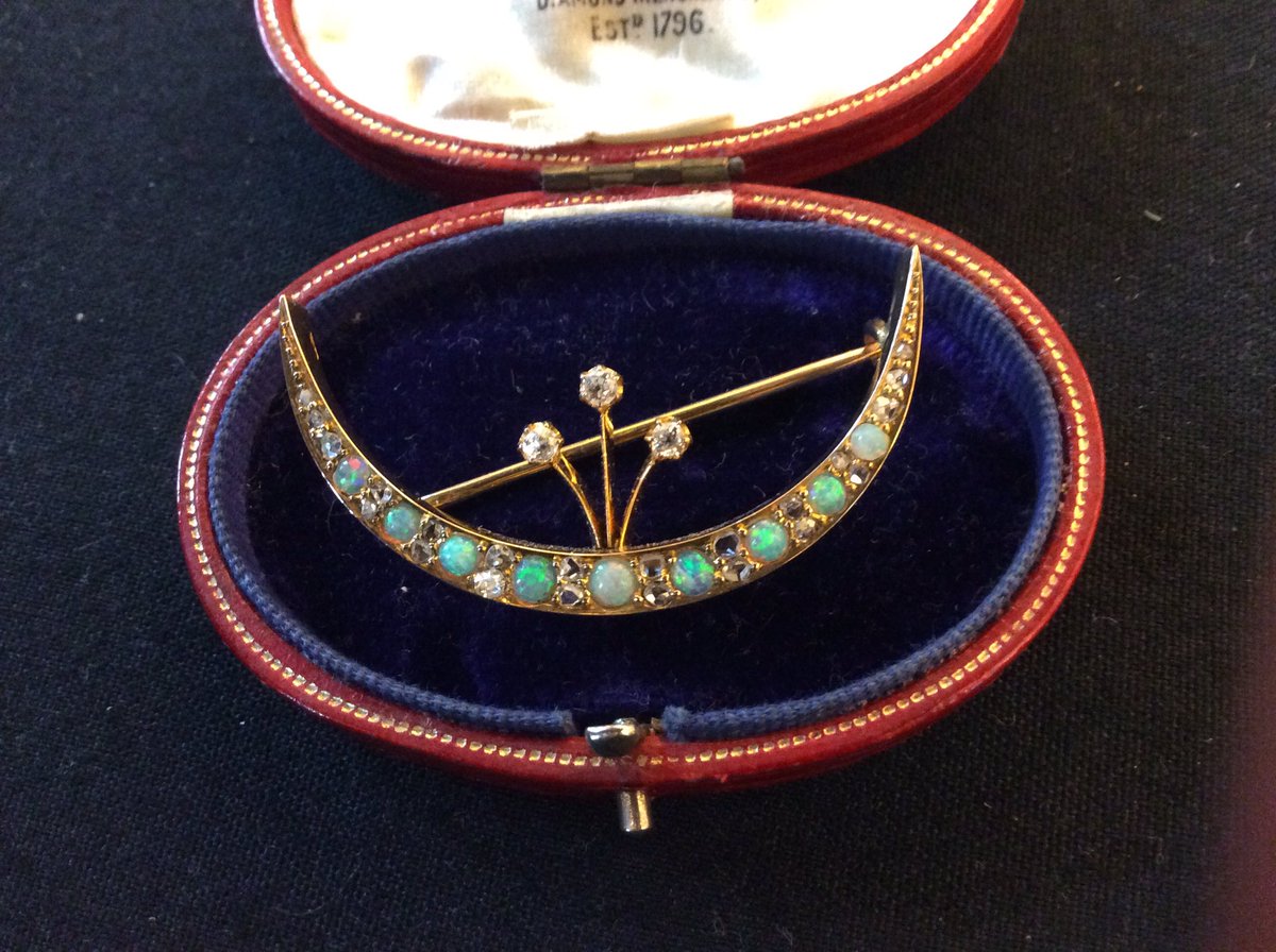 HansonsUK's tweet photo. Dazzling diamond brooch into #coldhigham today @ChronandEcho @NorthamptonUK further entries of jewellery & watches invited https://t.co/FyhGgNaub9