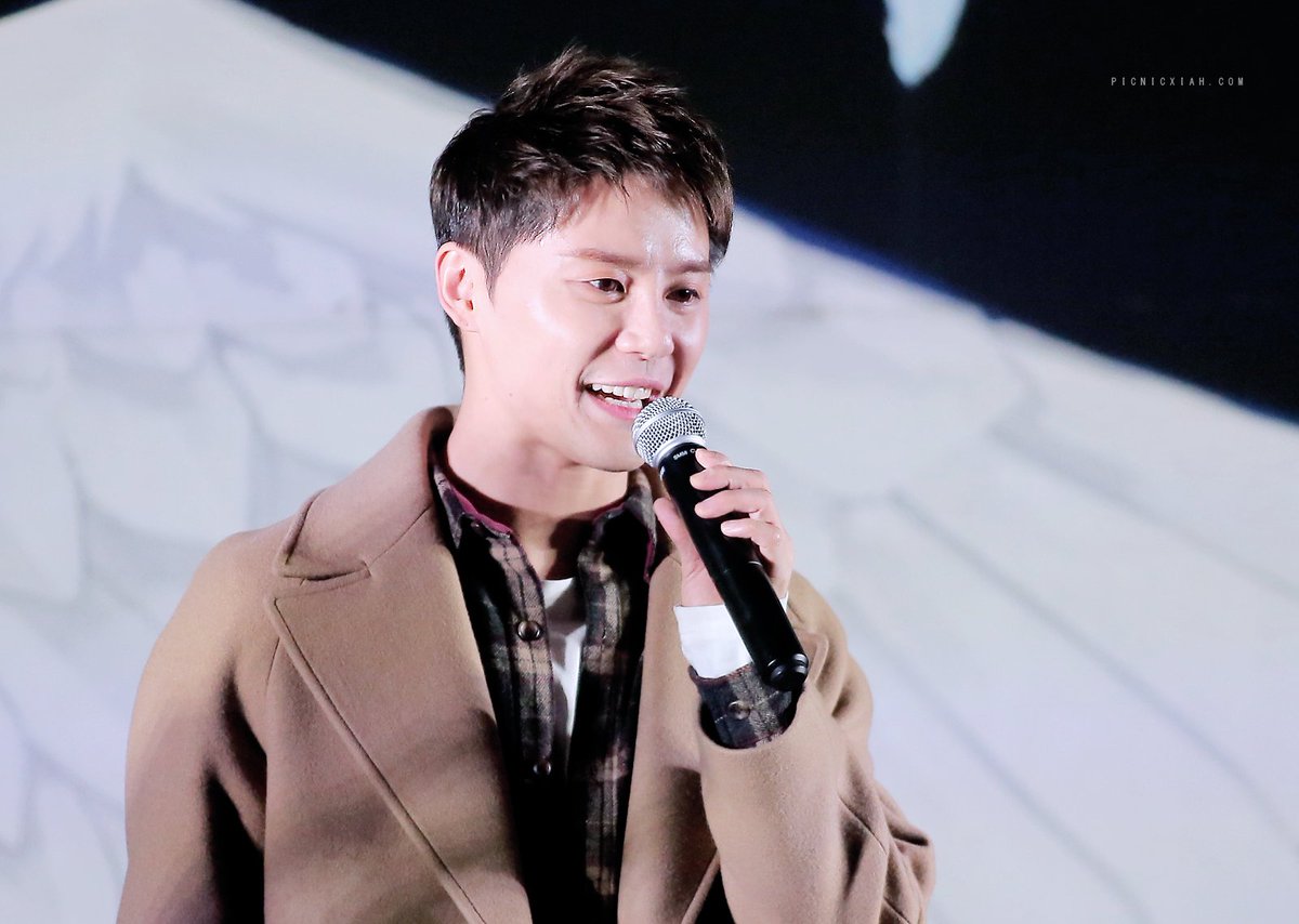 세상에 와서
내가 하는 말 가운데서
가장 고운 말을
너에게 들려주고 싶다

세상에 와서
내가 가진 생각 가운데서
가장 예쁜 생각을
너에게 주고 싶다.

/나태주,너를 두고