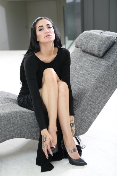 Bad girls do it well..