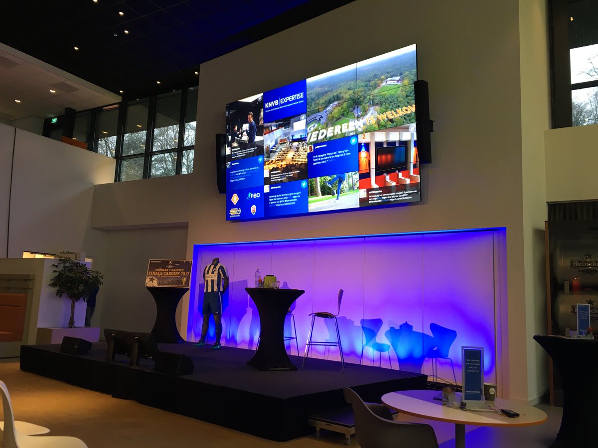 Edwin_Feyenoord's tweet photo. Boeiend Kenniscongres Betaald Voetbal op de KNVB Campus #KBV17 #millenials #CustomerJourney https://t.co/mS0XYhor02