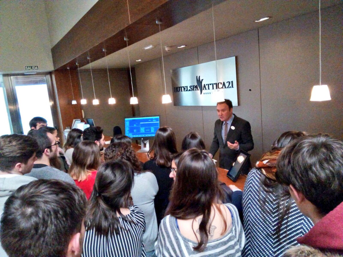 CarlosOrozaCIFP's tweet photo. Prácticas de pisos e recepción para #CSALOX en @Attica21Hotels #Vilalba
Moitisimas grazas ao director pola oportunidade de #aprenderfacendo https://t.co/87gcSRsQVj