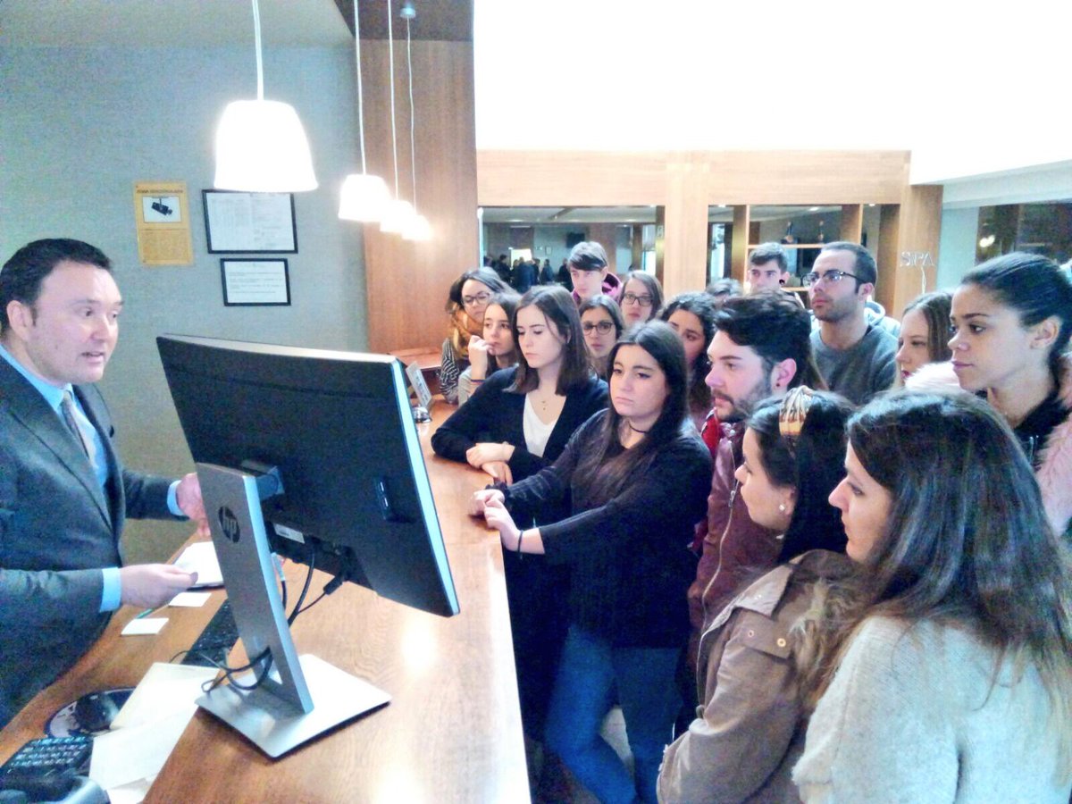 CarlosOrozaCIFP's tweet photo. Prácticas de pisos e recepción para #CSALOX en @Attica21Hotels #Vilalba
Moitisimas grazas ao director pola oportunidade de #aprenderfacendo https://t.co/87gcSRsQVj