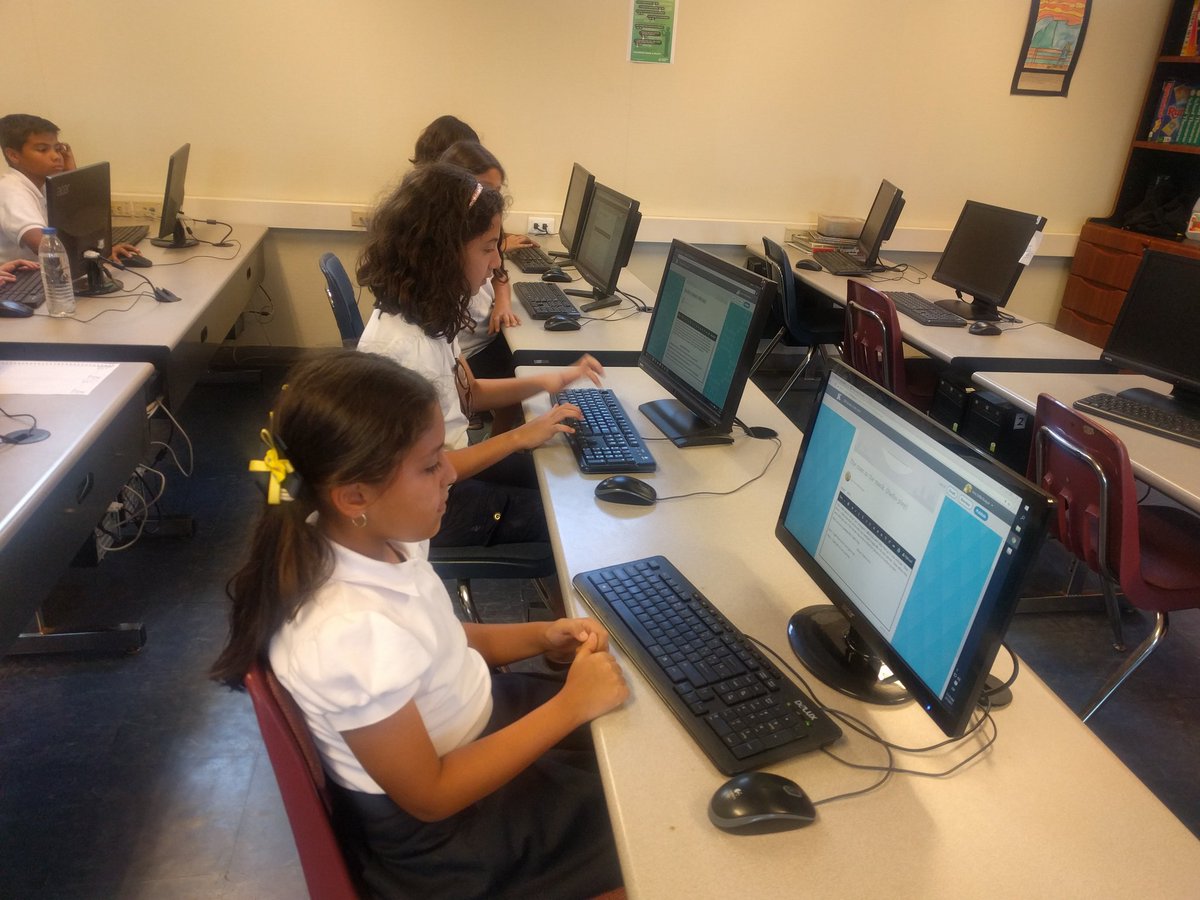 pjgordon10's tweet photo. #ISM2017 Third graders create student blog and blog about a review of their peers play with teacher Dick Nesbitt https://t.co/e7W5aRm2eP