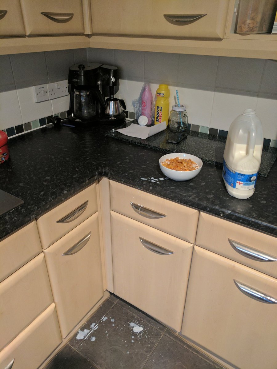 RWitchell's tweet photo. When the milk hits that dickhead of a flake 🙄 https://t.co/hVYvfZ69oJ