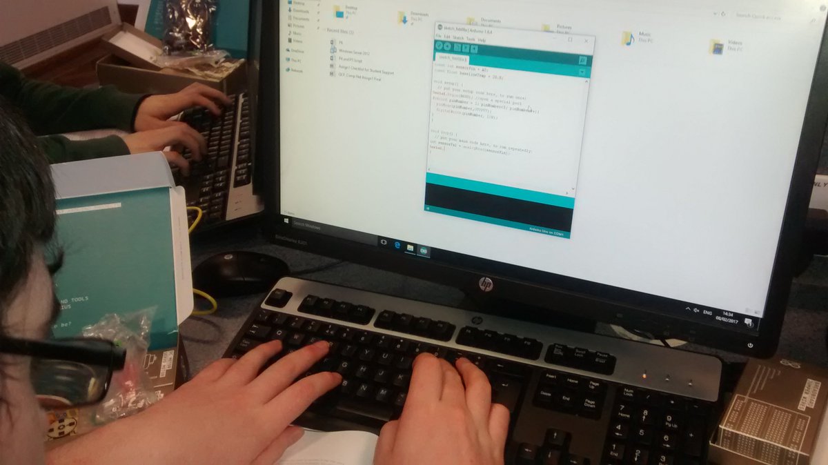 HMcC_SRC's tweet photo. @srcchat Newry Level 3 ICT Students using ADCs in #Arduino to create Love'O'Meters. #ColdasIce @RogansSrc @SRC_GDoran #HappyValentines https://t.co/K2GfPyYpEK