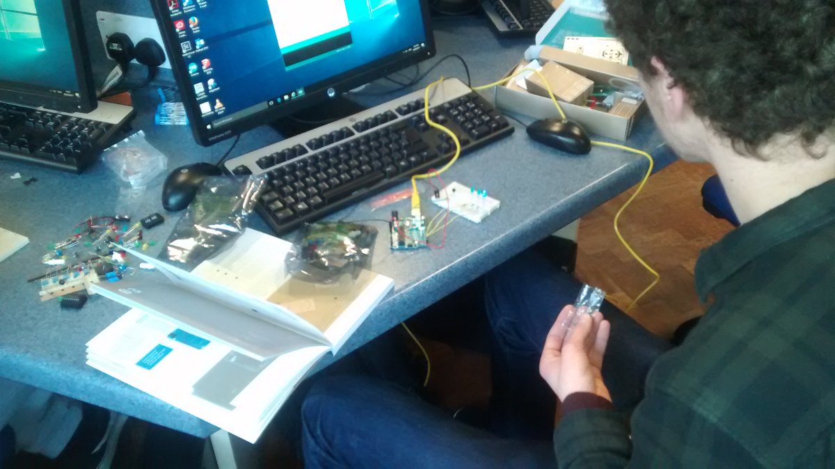 HMcC_SRC's tweet photo. @srcchat Newry Level 3 ICT Students using ADCs in #Arduino to create Love'O'Meters. #ColdasIce @RogansSrc @SRC_GDoran #HappyValentines https://t.co/K2GfPyYpEK