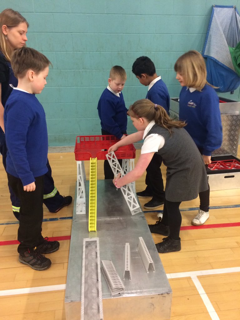 HaghillTeam's tweet photo. P5 enjoyed exploring the nature and origin of oil today! They even got to build their own oil rig! @EdSciFest #fuelhunters #engaging https://t.co/JFrJlLUIJC