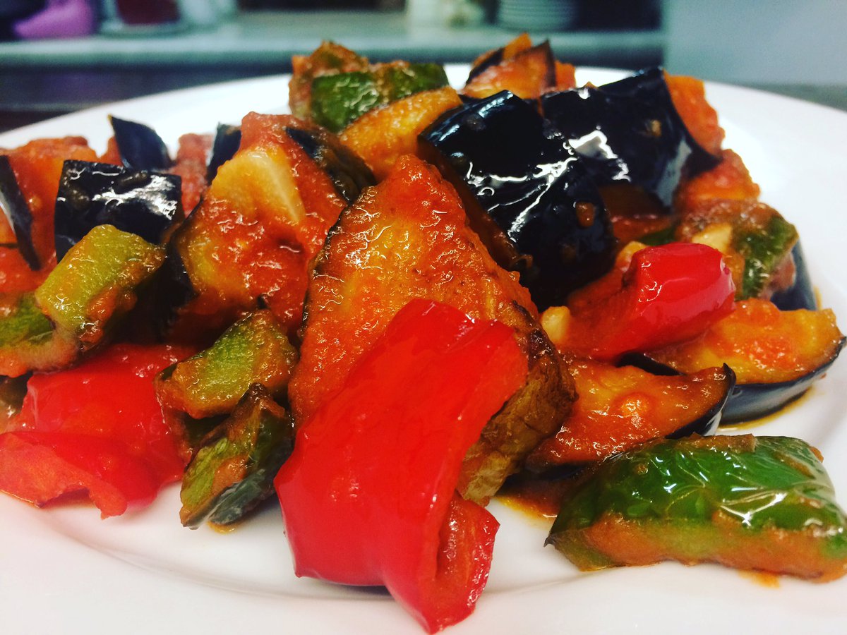 OliveGonul's tweet photo. Bringing this tastiness back due to high demand ❤️ #oldmenu #backon #turkishshakshuka #aubergine #peppers #lovefood #foodlovers #london #n8 https://t.co/LbmhaRVc5p