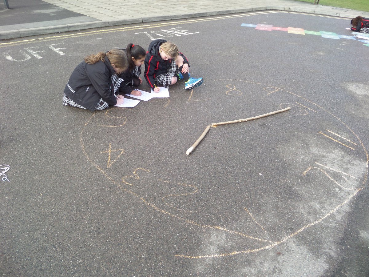 copthorneprep's tweet photo. Year 4 #OutsideMaths #outdoorclocks #Tellingthetime #learningisfun #teachingisfun https://t.co/EobbBrXbdo