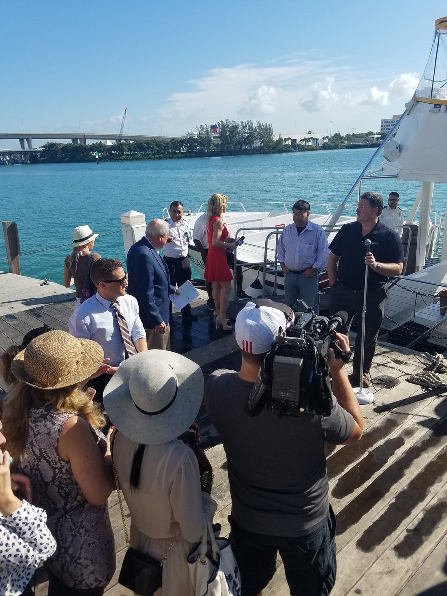 MiamiBoatShow's tweet image. City of Miami Mayor @Tomas_Regalado kicking things off for the 2017 #MiamiBoatShow Media Preview Day! ⚓