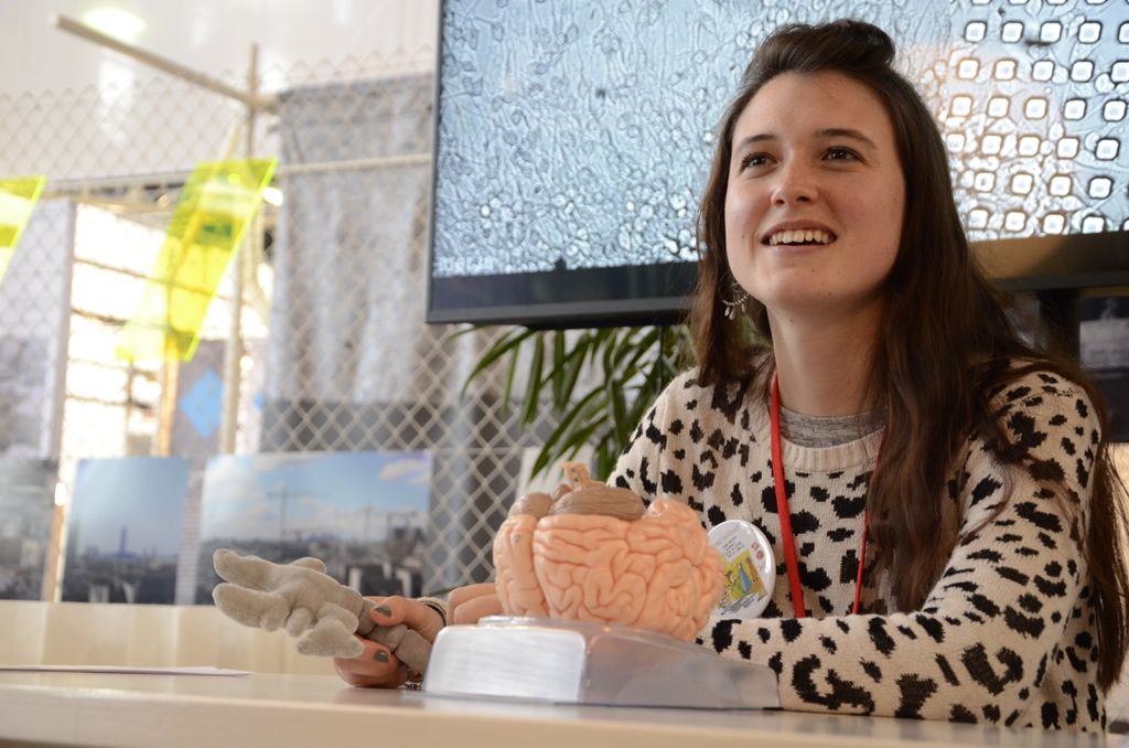 citedessciences's tweet photo. .@ClaireLeclech, doctorante en #neurosciences #biophysique à @ipggmicrofluid : l'enthousiasme des neurones !

#SemaineJeunesChercheurs https://t.co/Min1faikCi