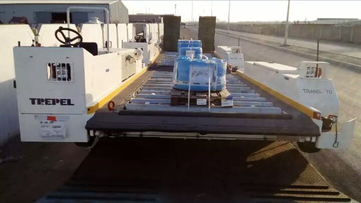 Dsl_est's tweet photo. Airport runway machines (Trepel Airport Equipment​ - Trans70W) transported by DS Logistics on low bed for SAUDIA AIRLINES  in Dammam. https://t.co/6NoBfNCm6p