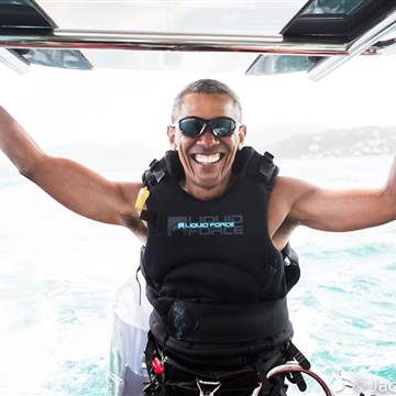 ILinvitesObama's tweet photo. Maybe when @BarackObama is done kitesurfing w/ @richardbranson he'll accept our invite to speak at @Illinois_Alma? #ILLINOISInvitesObama https://t.co/AyJRla26GF