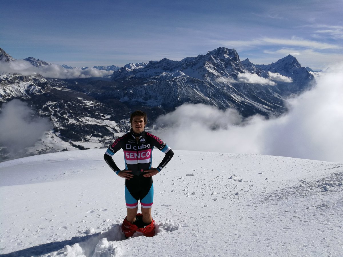 Oliver_Reeves's tweet image. Good to represent @4TPlusVeloClub in the Dolomites today. Not bad views at 2500m...