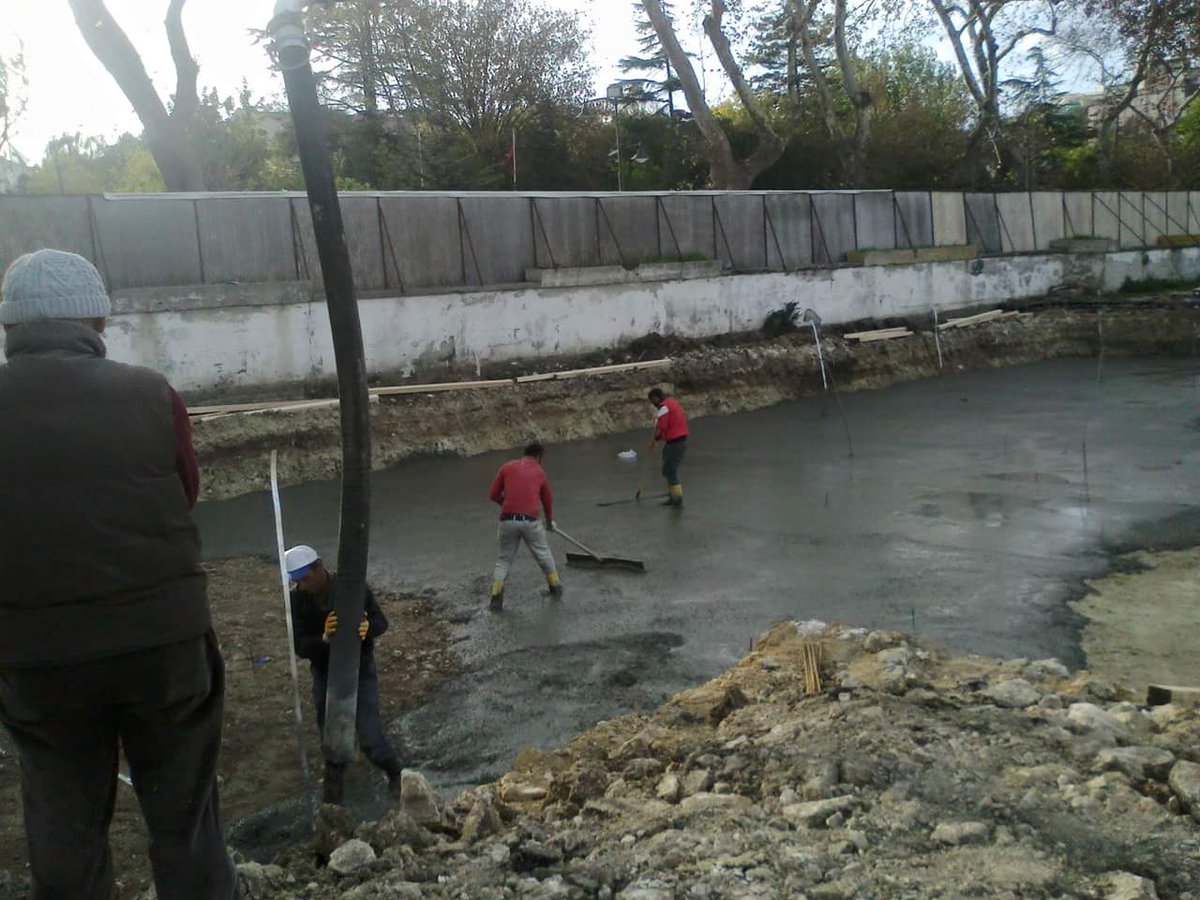 guduk_serdar's tweet photo. KAYA ŞEHİRDEKI 48VİLLA + 6 OTOPARK SERİ bir ŞEKİLDE YAPILMAKDA HADIMKÖYDEKI KENT MEYDAN PROJESIDE TEMEL KRO BETONU DURMAKSIZIN DEVAM EDIYOR https://t.co/23oJSzuLCi