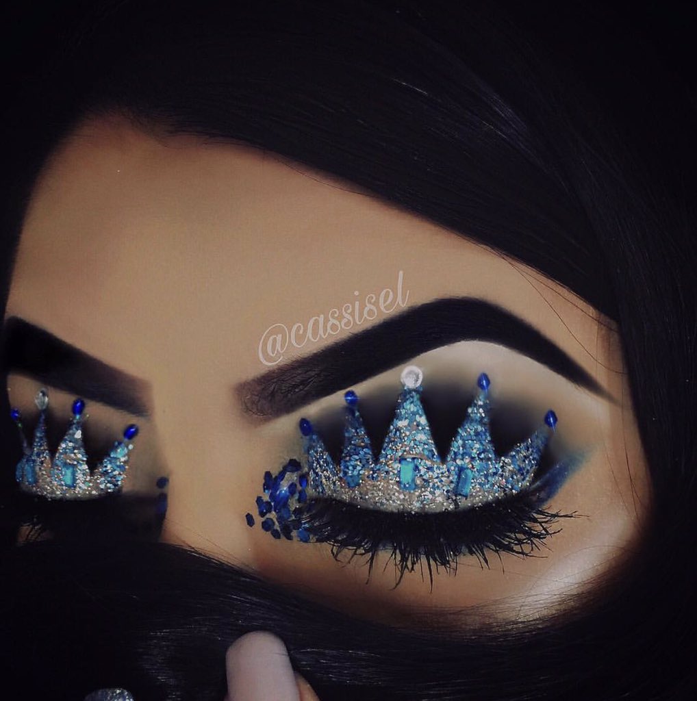 макияж с короной. тиары и диадемы. необычный макияж глаз корона. корона готской королевы. диадема на голове.