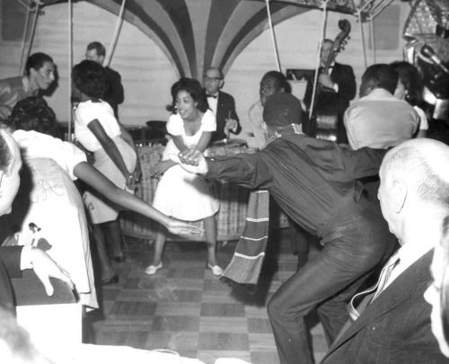 Offbeatfront's tweet image. don't forget to listen to ska music today mates! #skamusic #ska #daningshoes