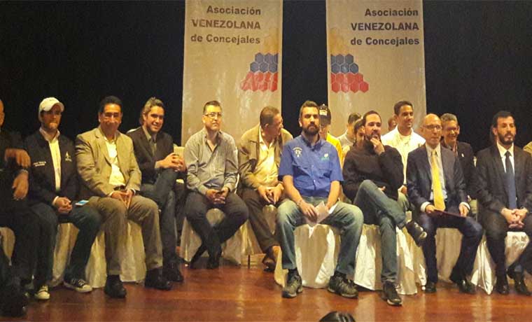 Concejales le pidieron al #Gobierno que les pague recursos atrasados bit.ly/2k4iM7z