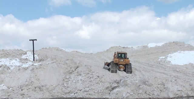 CityofQuincy's tweet photo. Just keep saying: It's not 2015. This picture however, is.  Snow emergency begins at 7 a.m. details here: 
https://t.co/2GjoYdVkMp https://t.co/SvZH68B7YF