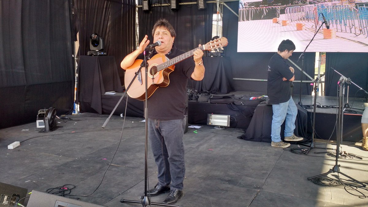 En Prueba de Sonido <a href="/Atletasdelarisa/">Atletas de la risa</a>  en #LosMuermos .  Partimos  en punto a las 21:00 hrs