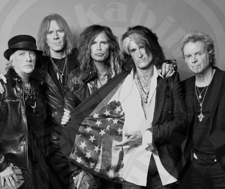 Lo que estos días era una especie de rumor ha quedado confirmado tras el mensaje que el propio cantante.En Facebook dejamos el dato completo