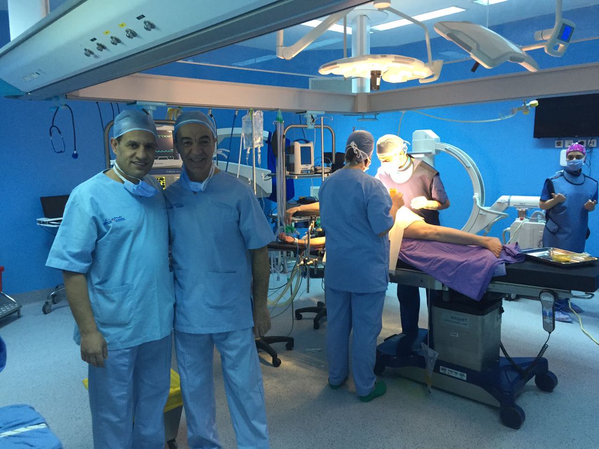 في تونس وقد أجريت عمليات معقدة في التداخلات الجراحية المحدودة بالقطاع الخاص ضمن الجولة التدريبية التي اقوم بها هناك بتدريب مجموعة من الأطباء