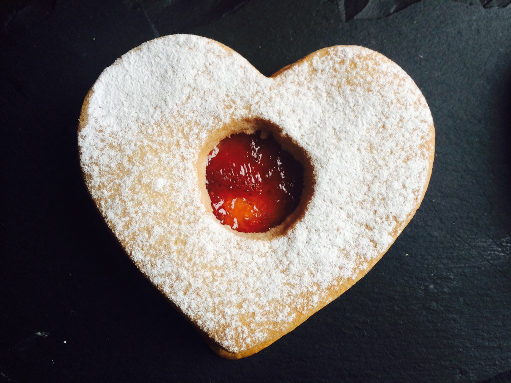 handleskitchen's tweet photo. #ValentinesDay #tastingmenu #madewithlove #sharing #romantic #dinnerdate #finedining #lovefood #supportinglocal https://t.co/mixgmKKc3D