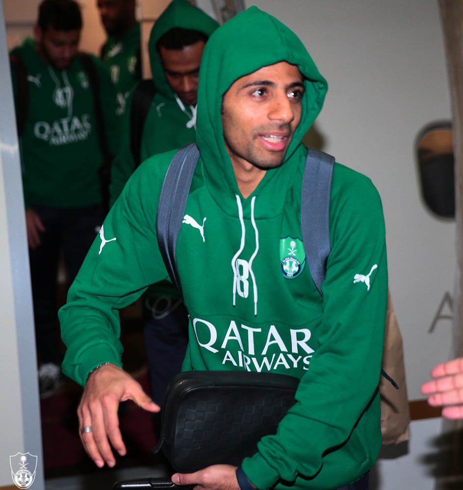 ALAHLI_FC's tweet photo. صور وصول بعثة الفريق الكروي الأول بالنادي #الاهلي إلى الدمام . https://t.co/SmTa9ISFV6