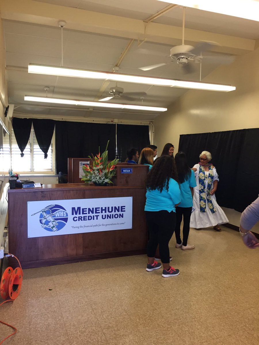 william_arakaki's tweet photo. KCFCU Grand Opening at Waimea HS-Teaching and Learning Financial Literacy-Great community partnership! Mahalo! @HIDOE808 https://t.co/ExxG2zI0HI