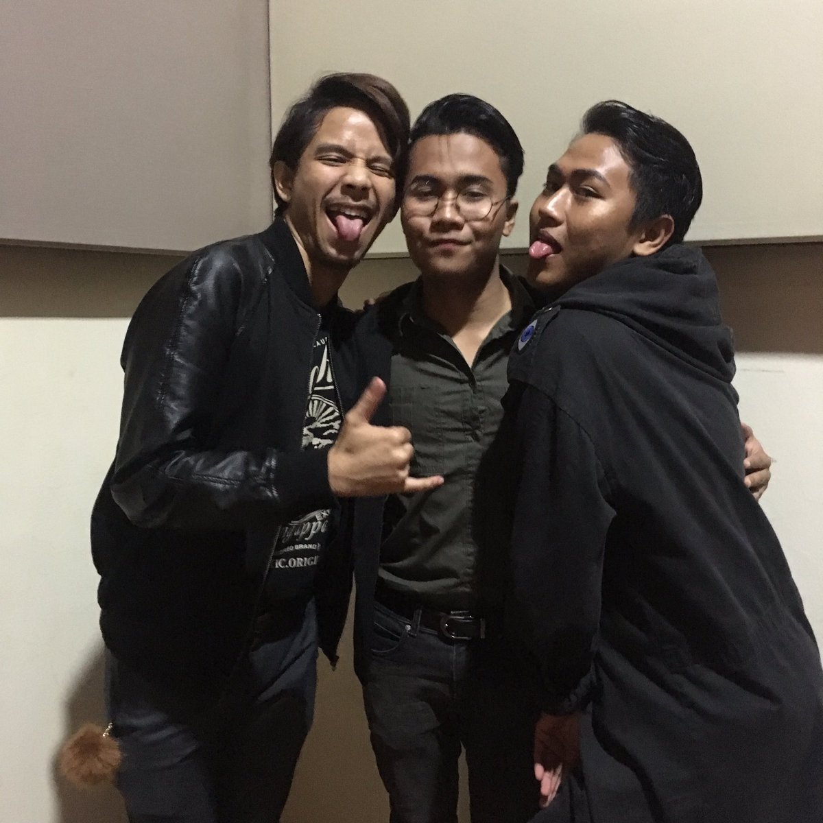 zaymzrf's tweet photo. #SpectreNight https://t.co/7E5OUbghiD