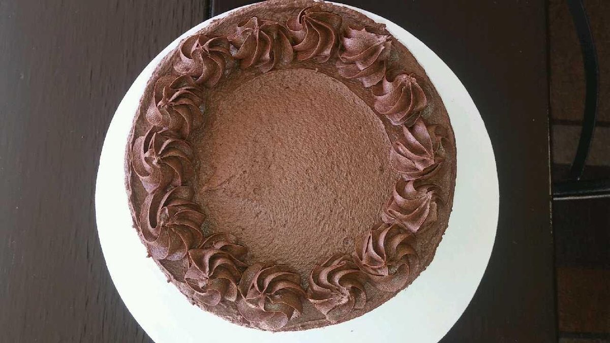 TBSbakery's tweet photo. Cinnamon Roll, Chocolate Fudge, Pink Lemonade! #thebaldstrawberry #glutenfree #vegan #bakesfromscratch #nutfree https://t.co/qNpR0A5wVQ