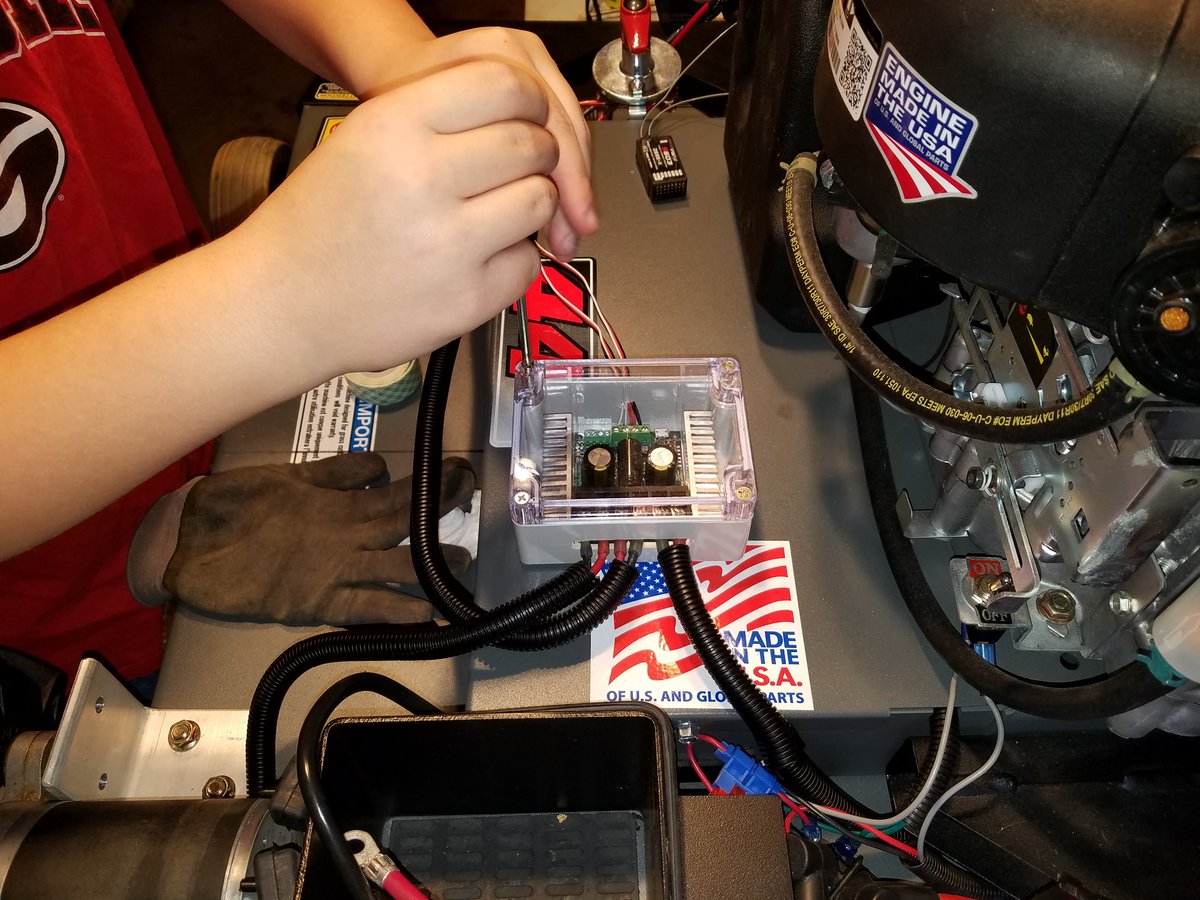 AeroRobotics's tweet image. Weather proofing the sabertooth motor controller from @SDRobots on project #mowbot #SDRobotsContest
