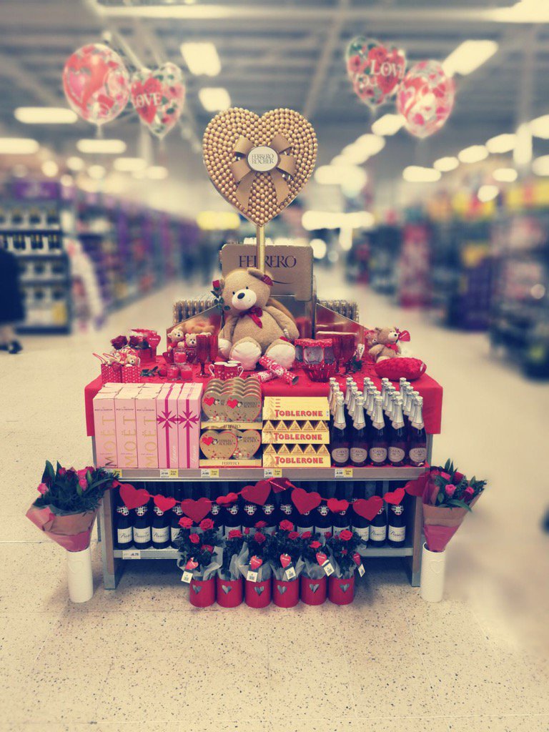 Toms Valentine's display in Slough 💝 <a href="/jlingard1989/">James Lingard</a> <a href="/avnindermookar1/">Avi mookar</a> <a href="/tombaylis1993/">Tom Baylis</a>