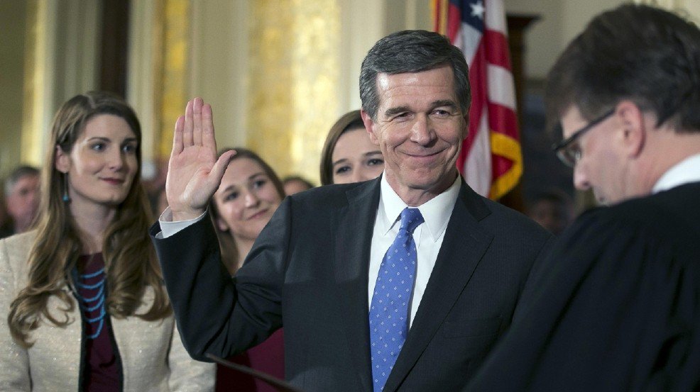 UPDATE: Judges block North Carolina law limiting governor's powers bit.ly/2kI0Kdg