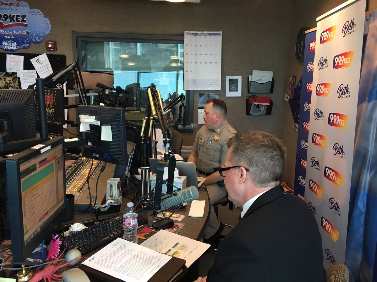 Arizona_DPS's tweet photo. Listen here as @LtColLugo and @ArizonaDOT discuss Safety Corridors W/ @iHeartRadio. #drivesafeAZ https://t.co/fRVHz0aTXv https://t.co/utOKG6eqiL