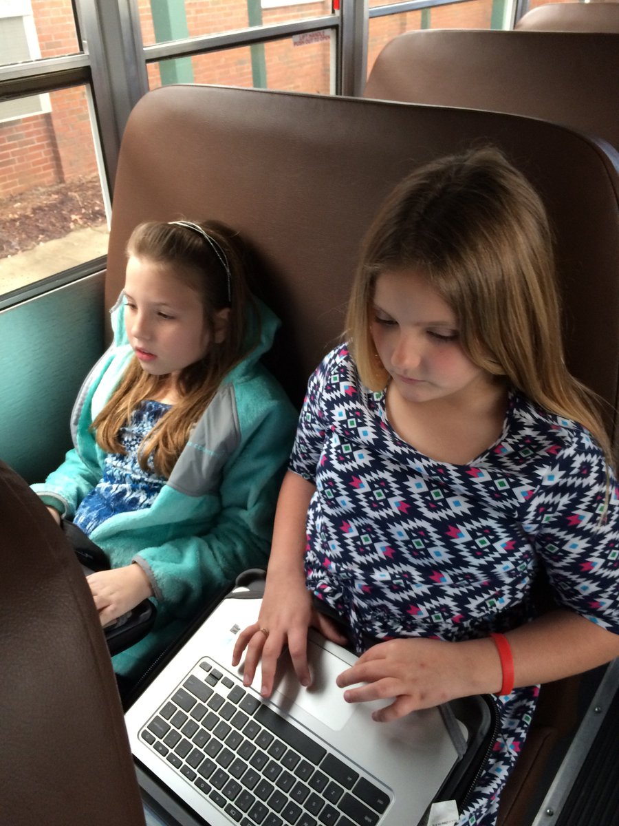hsmbulldogs's tweet photo. Learning never stops in District One! #fourthgrade #fieldtrip #d1chromezone #loveSCschools @infopublicd1 https://t.co/sgeRN3B8nm
