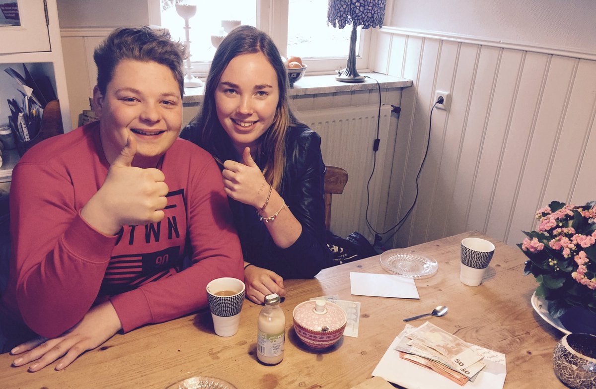 JolandaKemna's tweet photo. Mooi resultaat: #maatschappelijkestage van Pleuni en Lars leverde een bedrag op van € 243 voor de @Netlbfoundation #fondswerving https://t.co/y28MjlHxkH