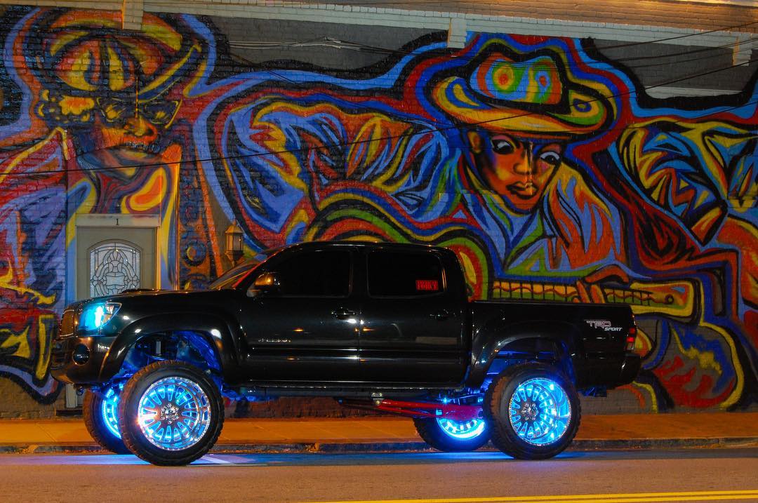 OracleLights's tweet photo. The Taco 🌮 is lit! 🌀 Sitting tight with our #ColorSHIFT® LED #WheelRings on @American_Force Wheels 🌮
#Oraclelights #Georgia #Toyota #Tacoma https://t.co/Ajcky7pWXu