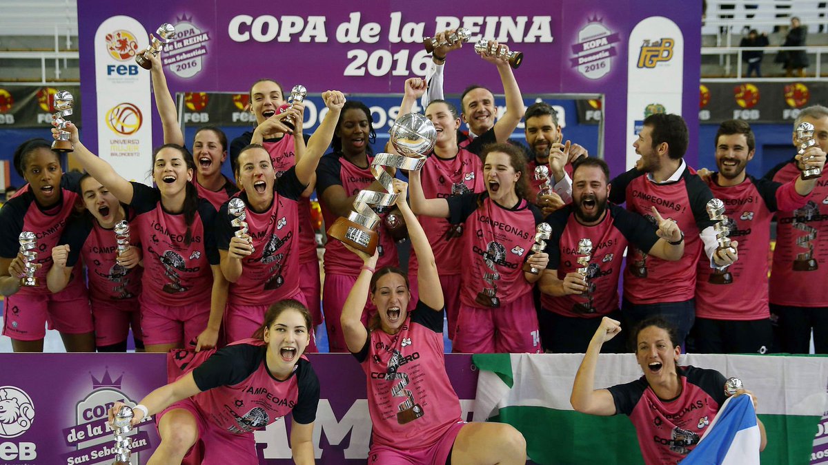 SextoAnillo's tweet photo. Copa de la Reina 2016: La coronación de Conquero (por @MeryVGuevara) https://t.co/Pjbmk4EZ1r #Copa2016 #Conquero https://t.co/SP3H1HixHh