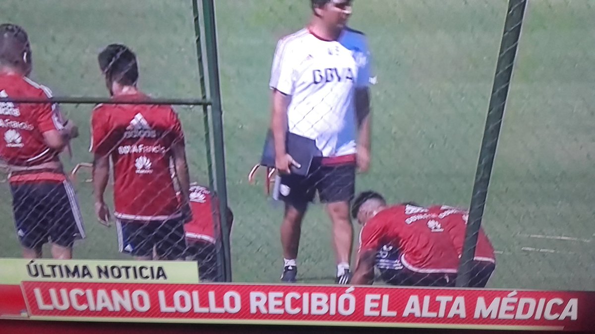 Todo se va acomodando' Larrondo ya corre Larrondo Corre, Solo le pido a lollo q' este para el segundo partido de la fase de Grupos
