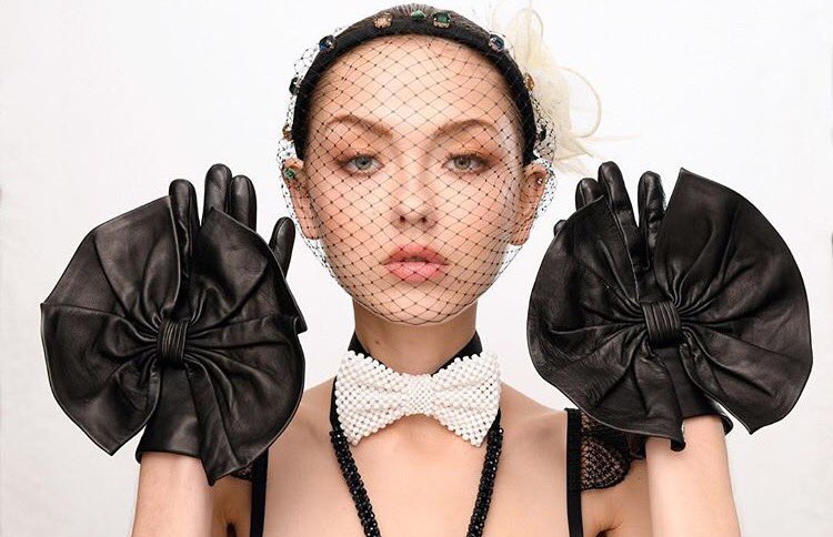 PaulaRowan's tweet photo. Shades of Love...or dont they mean glove : #thesecretcodeoffashion &amp; @BackstageColMag shoot featuring my 'Minnie Massive' #gloves https://t.co/d5Ei4KhBB8