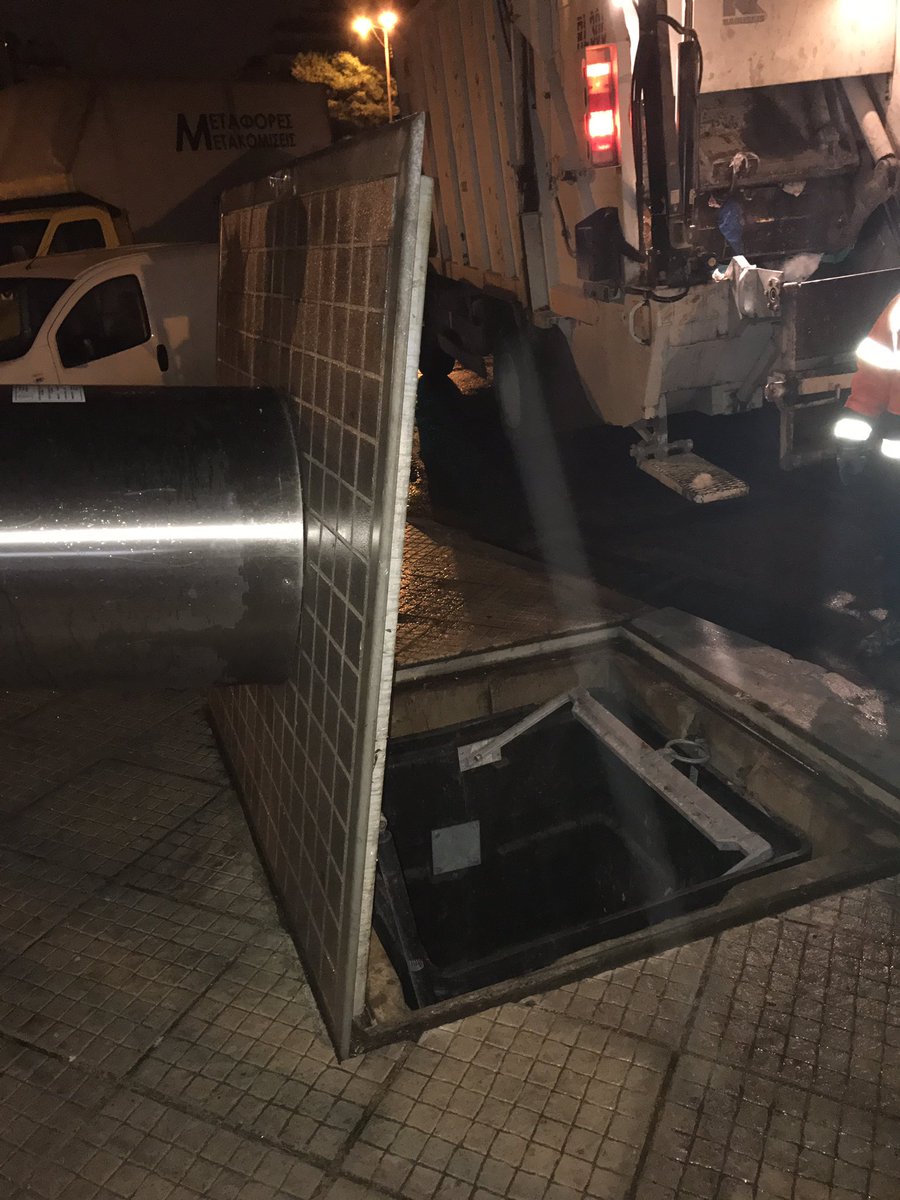 GEORGEKRIKRIS's tweet image. Βυθιζομενος κάδος που αδειάζει!#CleanBot #citybranding #neasmyrni