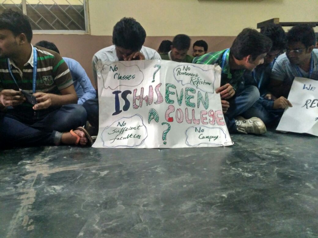 BalakrishnaNen3's tweet photo. Is this even a college?????  #IIITKALYANICRISIS @TheHindu @TimesNow @PTI_News @HRDMinistry @PrakashJavdekar @SushmaSwaraj https://t.co/Bt5dXo3tWS