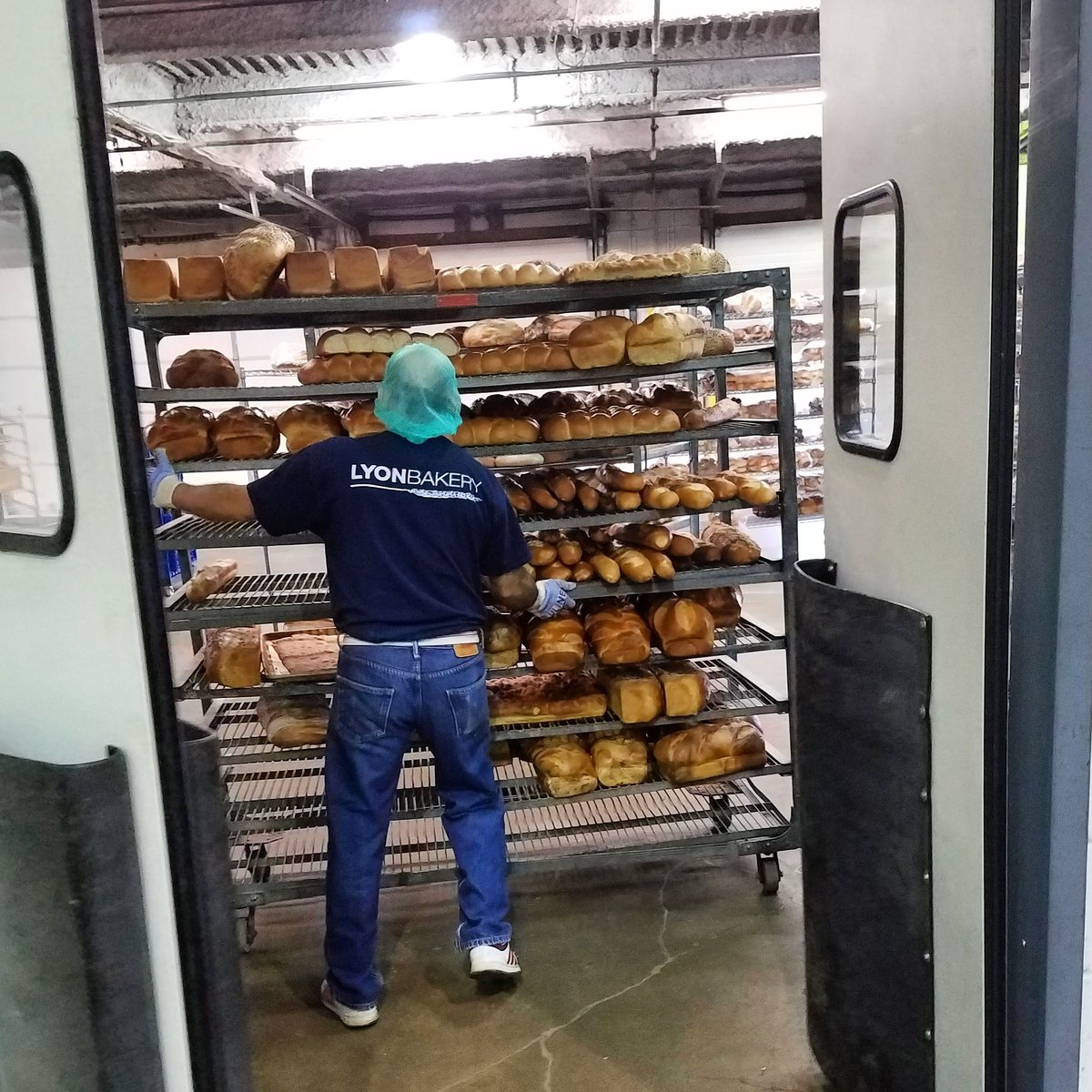 lyonbakeryindc's tweet image. Carb loading

 #breadrun #distribution #artisanbread #carbloading