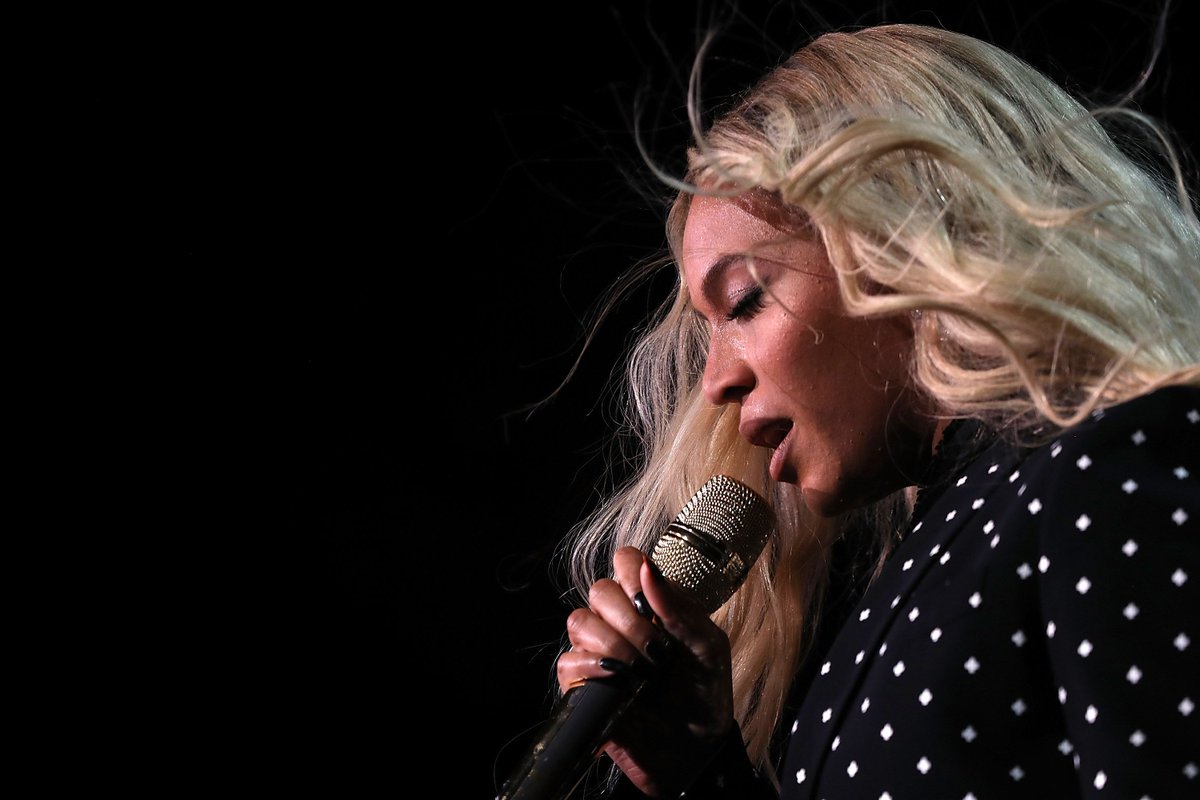 Beyoncé reportedly tried Magic Leap, and thought it was boring theverge.com/2017/2/8/14549…