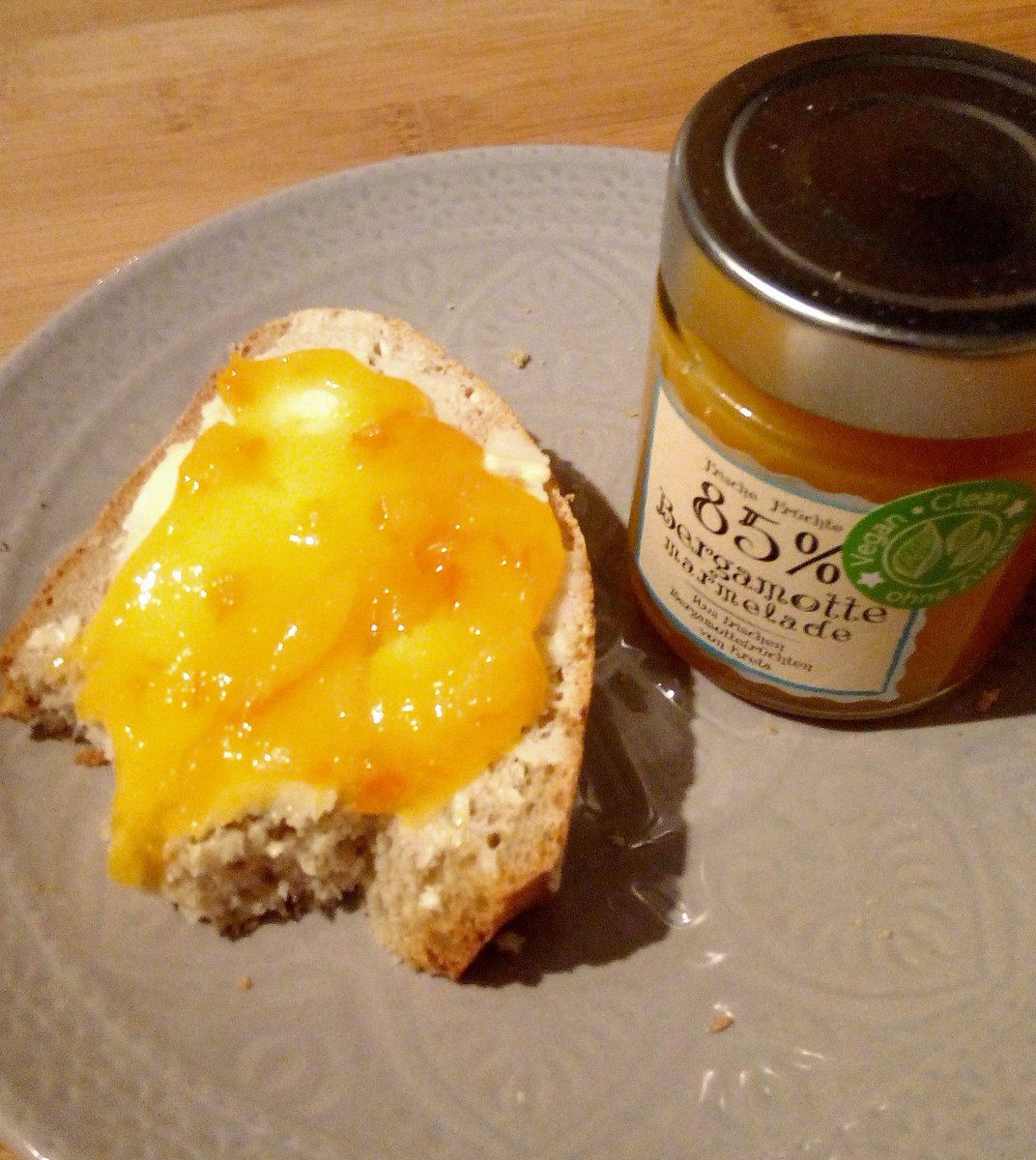zimtkringel1's tweet photo. Bergamotte Marmelade zum Frühstück, nicht selbst gemacht, dafür selbst gekauft #wajos #Pusteblume https://t.co/ULOj8VlxB1 https://t.co/OBsuxpRvFV