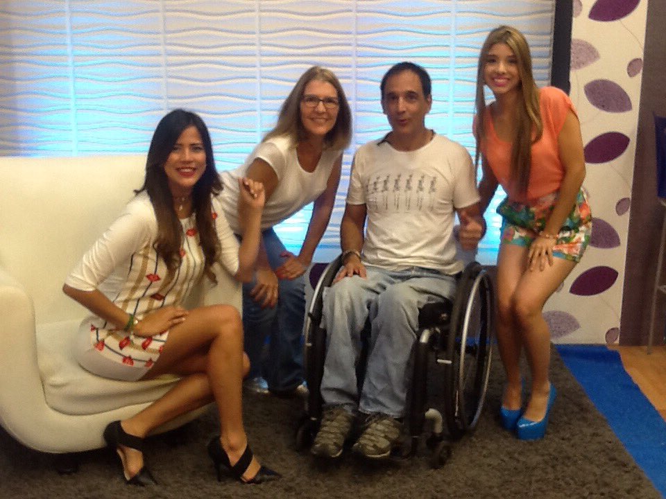 Foto con nuestros invitados en el debate de superación personal, puedes seguirlos a través de <a href="/GSMetas/">Guillermo Sfiligoy</a> <a href="/fridaayala/">ayala frida</a>