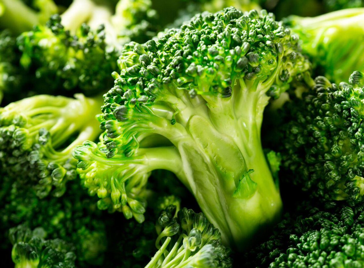 HelloFresh's tweet photo. #HelloFreshFact: Boost your mood & energy by eating more broccoli! #TryThis #WednesdayWisdom https://t.co/M4pdn6W7SH