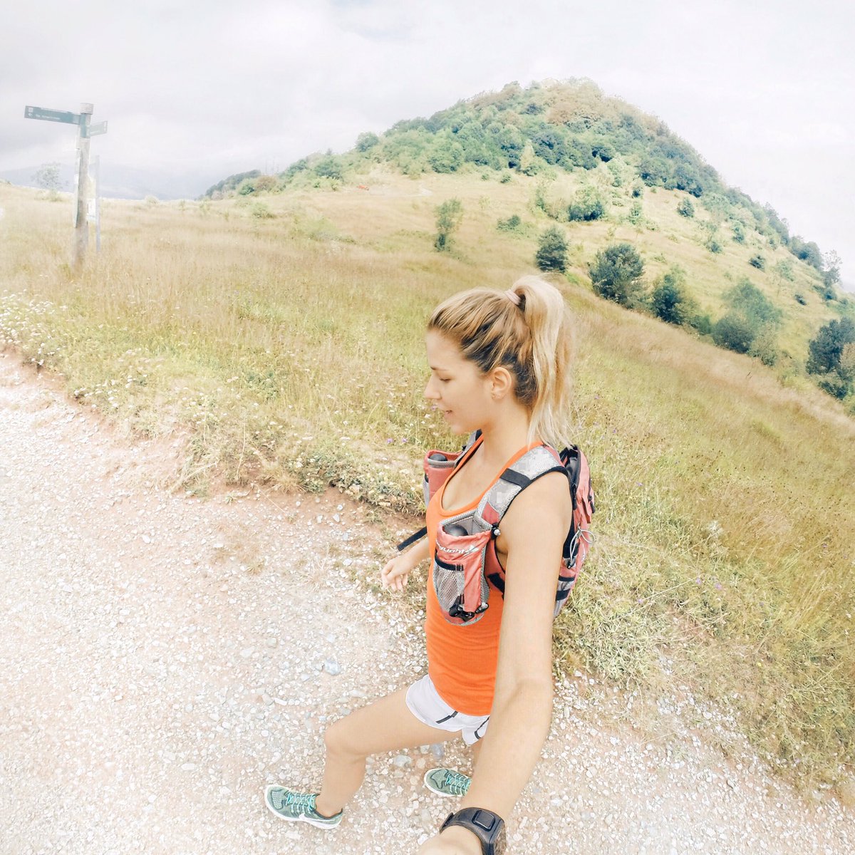mimialbero's tweet photo. ¡Participa en #ExpressYourMotion de @Nissan_ESP #JUKE! Consigue tus zapas de running y dorsal para la Holi RUN 🎁😀 https://t.co/0VdljZO322 https://t.co/0NfpELIuNs