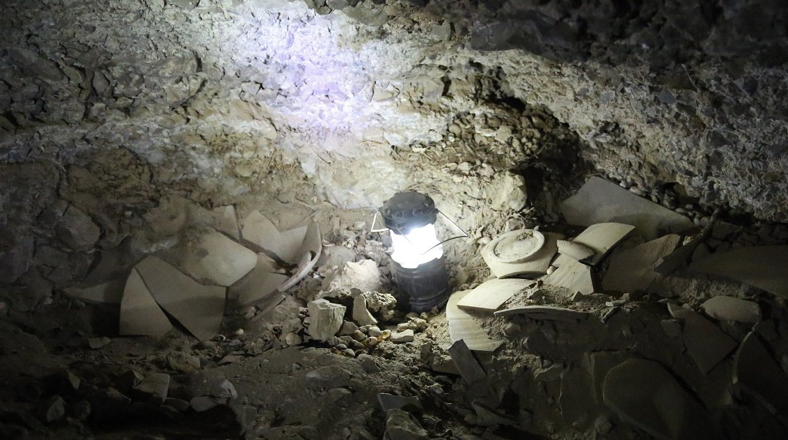 IlanBenZion's tweet image. .@HebrewU team finds new #DeadSeaScroll cave near Qumran, but not a scroll to be found
timesofisrael.com/new-dead-sea-s…